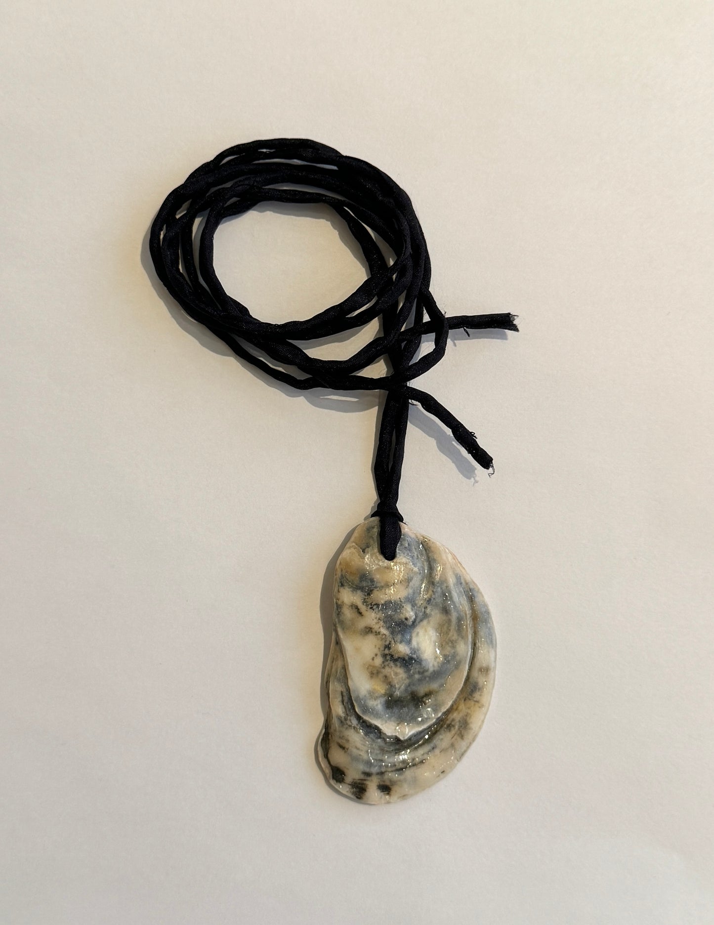 medium oyster necklace